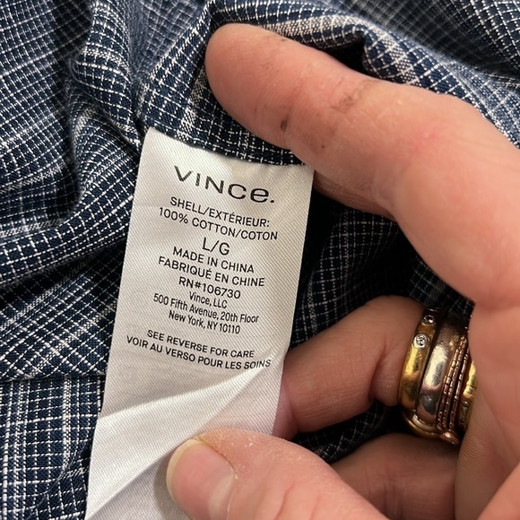 Men's Vince Blue and White Printed Long Sleeve Button Down Fit Size Large - Picture 6 of 8